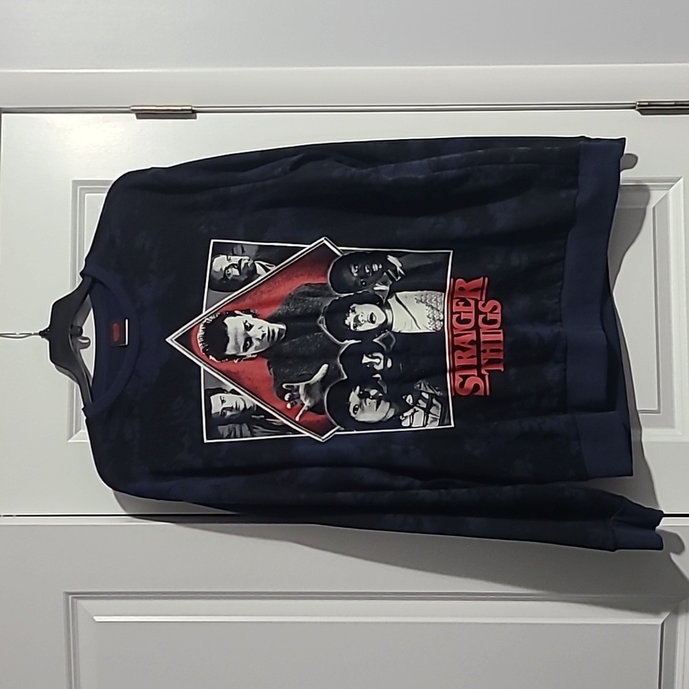 NWT stranger things sweat shirt